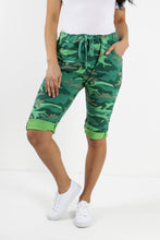 Load image into Gallery viewer, Italian Magic Shorts/Chinos Camo Green