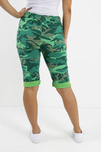 Load image into Gallery viewer, Italian Magic Shorts/Chinos Camo Green