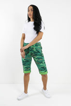 Load image into Gallery viewer, Italian Magic Shorts/Chinos Camo Green