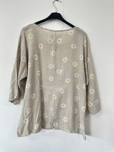 Load image into Gallery viewer, Italian Made Cotton Top Ditsy Floral ~ Beige Sz 8-18