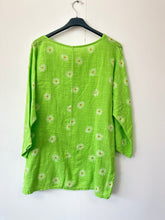 Load image into Gallery viewer, Italian Made Cotton Top Ditsy Floral ~ Lime Sz 8-18