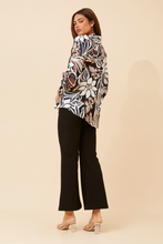 Load image into Gallery viewer, Caroline Morgan Viscose Print Top ~ Contrast Floral