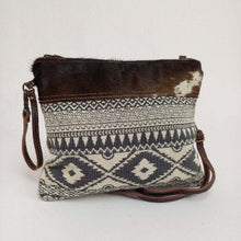 Load image into Gallery viewer, Backyard 'Kelly' Crossbody Bag ~ Canvas/Hide