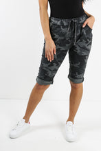 Load image into Gallery viewer, Italian Magic Shorts/Chinos Camo Black