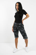 Load image into Gallery viewer, Italian Magic Shorts/Chinos Camo Black
