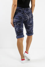 Load image into Gallery viewer, Italian Magic Shorts/Chinos Camo Navy