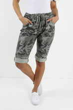 Load image into Gallery viewer, Italian Magic Shorts/Chinos Camo Khaki