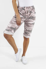 Load image into Gallery viewer, Italian Magic Shorts/Chinos Camo Pink