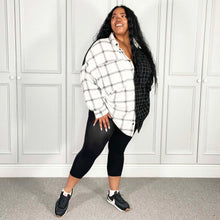 Load image into Gallery viewer, SNAG Capri Tights ~ Black