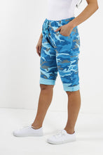 Load image into Gallery viewer, Italian Magic Shorts/Chinos Camo Turquoise
