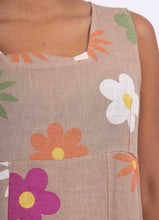 Load image into Gallery viewer, Colette Italian Made Linen Sleeveless Daisy Maxi Dress ~ Apple
