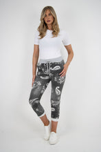 Load image into Gallery viewer, Italian Stretch Cotton Trousers Paisley Charcoal
