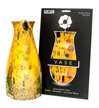 Load image into Gallery viewer, Modgy Vase ~ Gustav Klimt The Kiss
