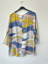 Load image into Gallery viewer, Italian Made Cotton Top Abstract ~ White Sz 8-18
