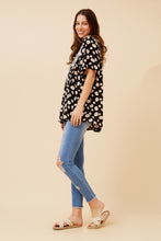 Load image into Gallery viewer, Caroline Morgan Print Top ~ Daisies
