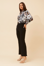Load image into Gallery viewer, Caroline Morgan Viscose Print Top ~ Contrast Floral
