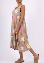 Load image into Gallery viewer, Colette Italian Made Linen Sleeveless Daisy Maxi Dress ~ Apple
