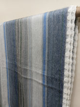 Load image into Gallery viewer, Alpaca Blanket ~ WHI002 Made in Ecuador, Dble/Queen Size
