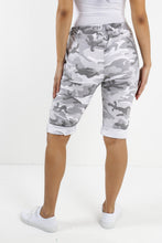 Load image into Gallery viewer, Italian Magic Shorts/Chinos Camo White
