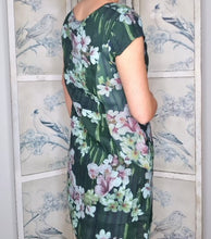 Load image into Gallery viewer, Italian Slim Fit Floral Stripe Green Helga May Linen Dress Sz 8-14
