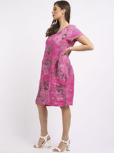 Load image into Gallery viewer, Italian Classic Shift Soft Floral Fuschia Linen Dress Sz 10-16
